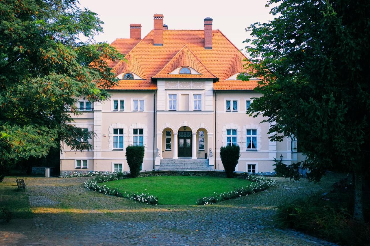 Palac W Debinie Krzeszkowice Eksteriør bilde