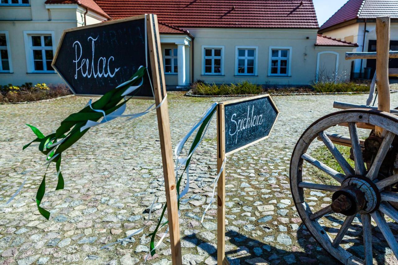 Palac W Debinie Krzeszkowice Eksteriør bilde